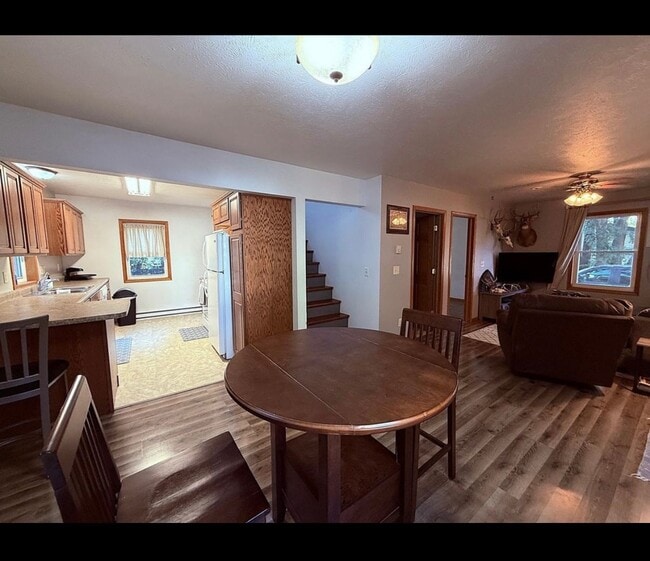 Building Photo - 605 Peltier St