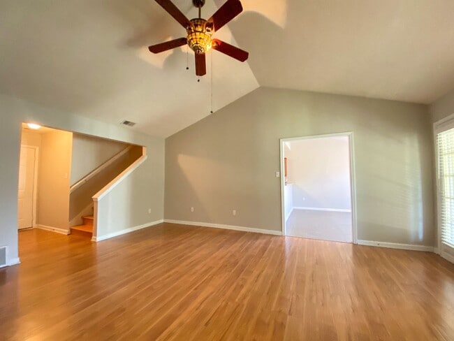 Photo - 3 bed, 2 bath house with fresh paint, appliances in Southaven