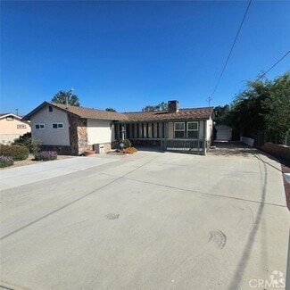 Building Photo - 746 River Dr