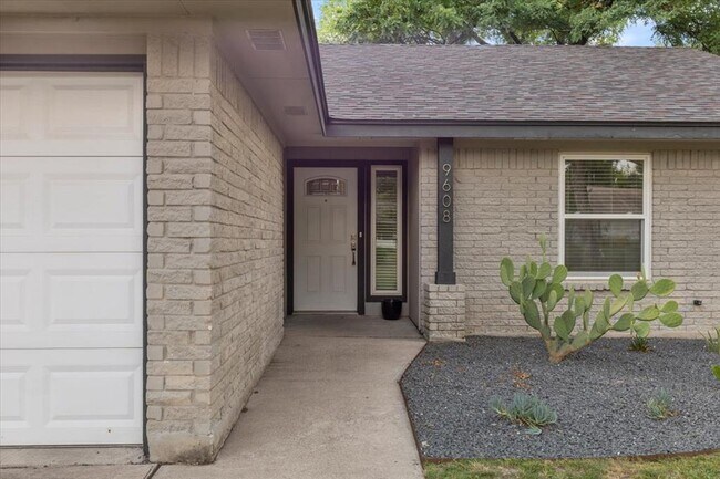 Building Photo - 9608 Newberry Dr