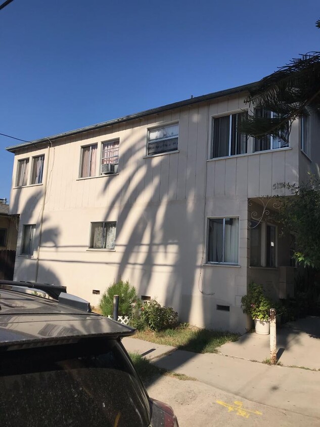 Foto principal - 5131 Clinton St