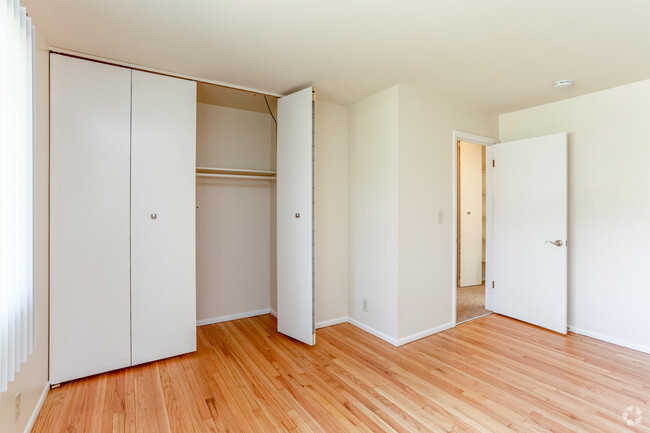 Bedroom - Bradley Place Townhomes