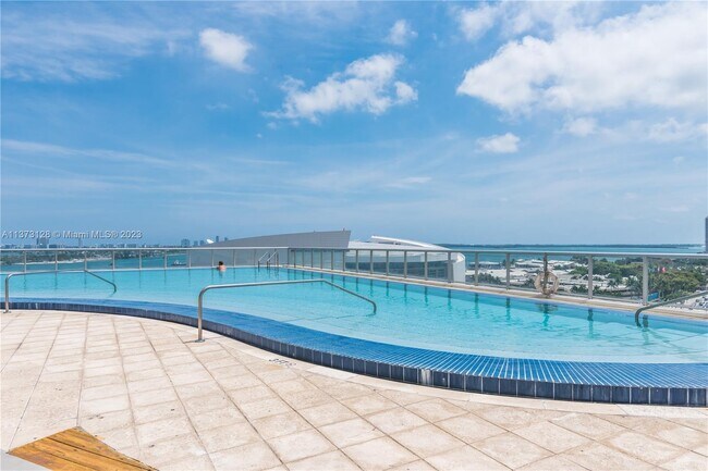Foto del edificio - 888 Biscayne Blvd