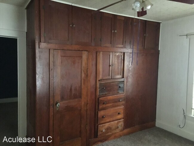 Building Photo - 2 br, 1 bath House - 508 W 5th