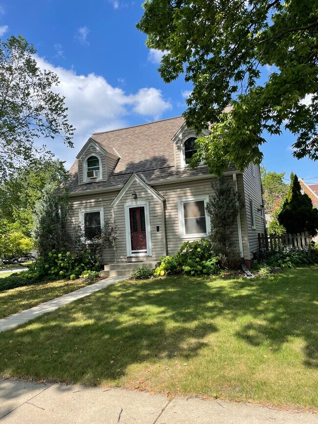 Building Photo - 8220 Currie Ave
