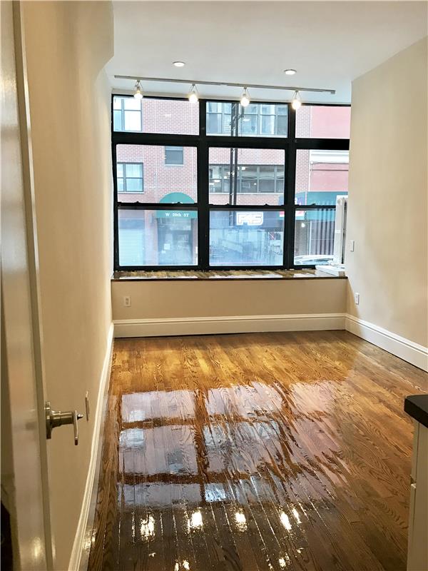 Primary Photo - 122 W 20th St