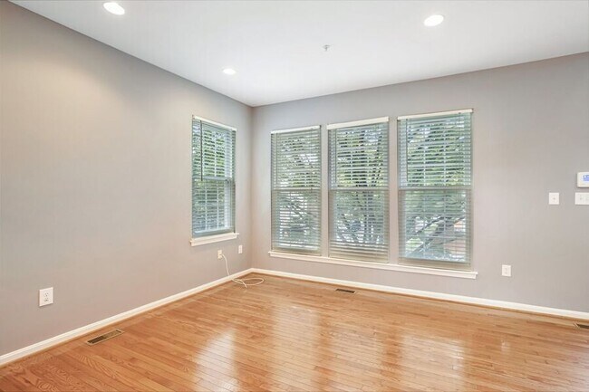 Foto del edificio - 3322 Oxon Run Rd SE