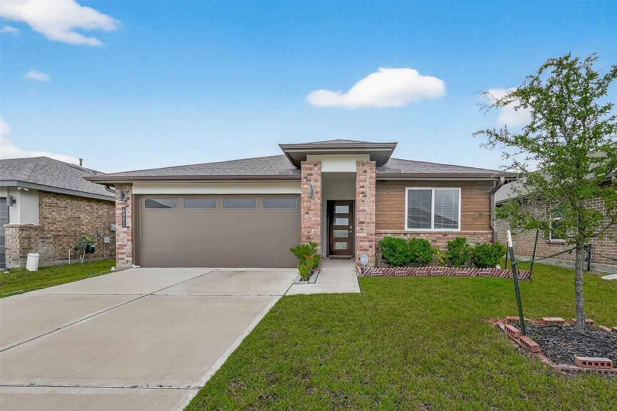 Foto principal - 6902 Halifax Harvest Ln