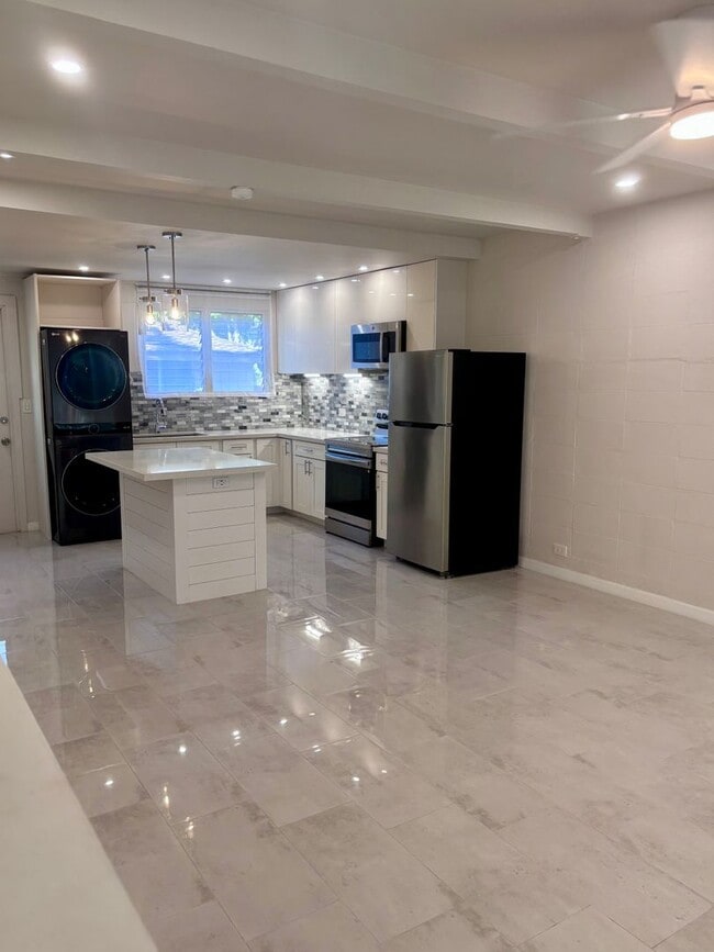 Building Photo - Available Now | 2 Bedroom, 2 Bathroom Townhouse with 1 Assigned Parking Stall at Tropic Gardens 1