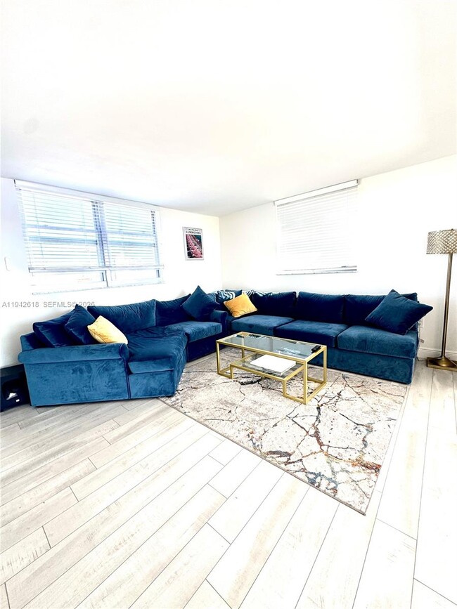 Foto del edificio - 6900 Bay Dr