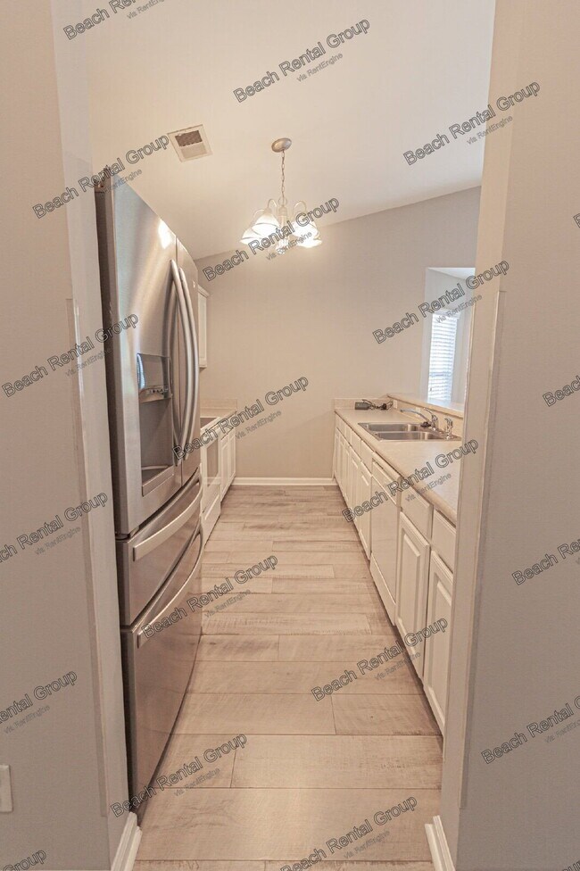 Building Photo - 4850 Meadowsweet Dr
