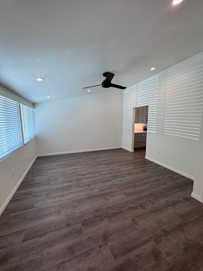 Foto del edificio - Stunning 3-Bedroom, 2-Bathroom Fully Remod...