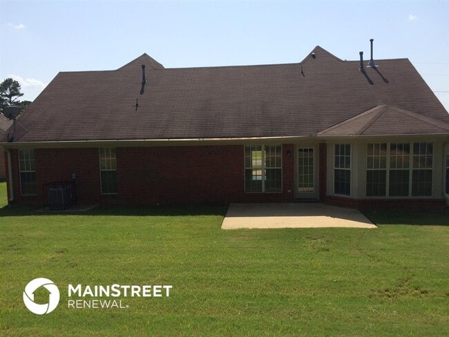 Building Photo - 6128 Sandbourne E