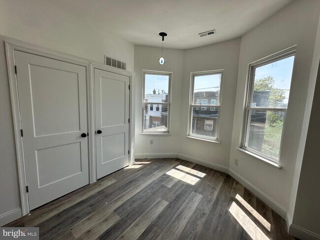 Building Photo - 1233 W Venango St