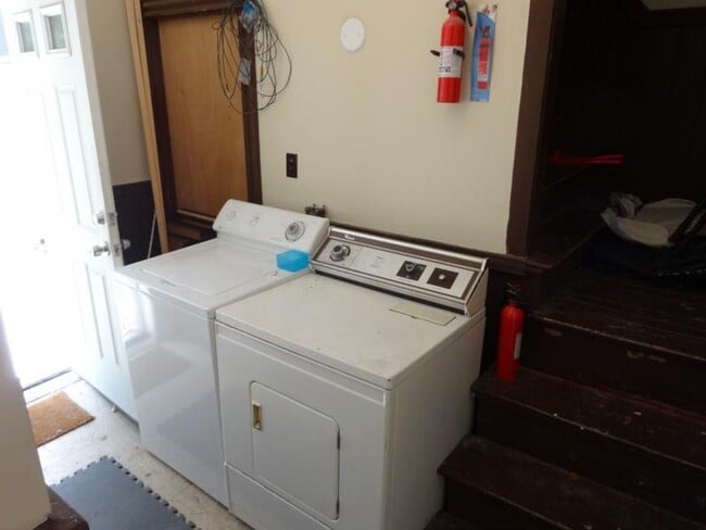 Photo - Bright Large luxury unit, High-End tiled bathrooms, In-Unit Washer and Dryer, Central Heat, AC, P... Apartment