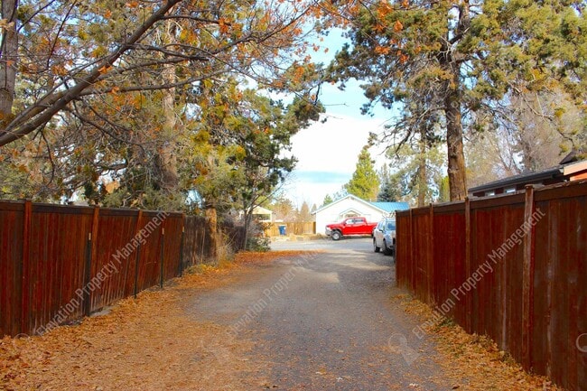 Building Photo - Spacious 3 BR w/ all wood floors and great...