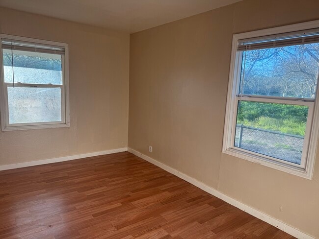 Building Photo - 4286 S Kaiser Rd