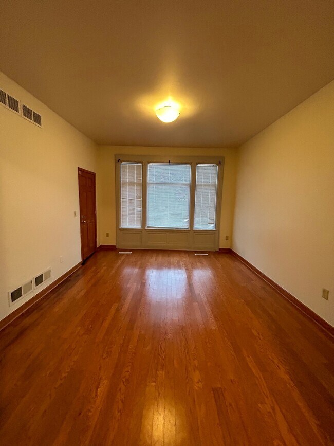 Living Room - 960 N 34th St