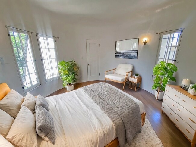 Foto del edificio - 1150 N Curson Ave