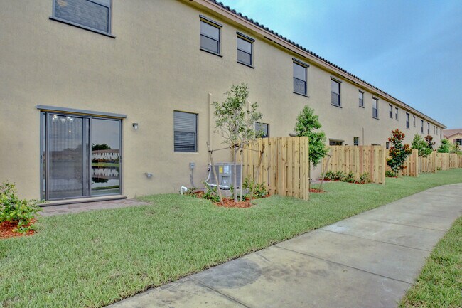 Foto del edificio - 2714 NW 55th Ave.