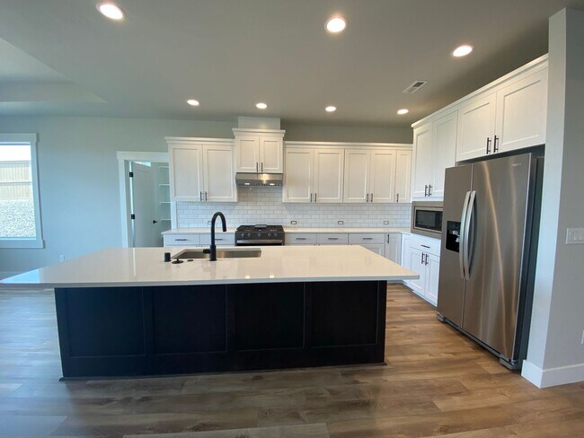 Building Photo - 3090 Bobwhite Way.