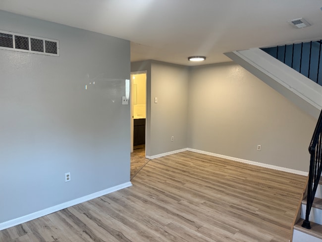 Building Photo - 520 S 6th St