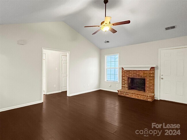 Building Photo - 5933 Ruth Dr