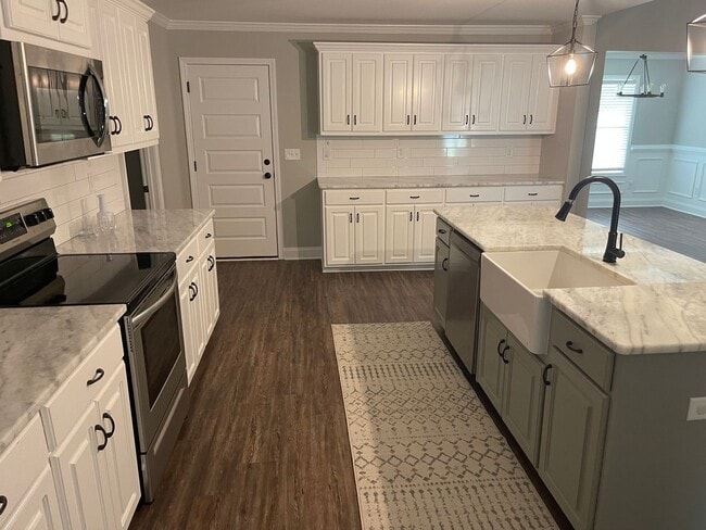 Building Photo - Convenient 4BR/2BA Home Near Southern Union, I-85 & Downtown Opelika