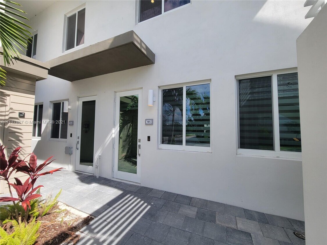 Primary Photo - 6401 NW 103rd Pl