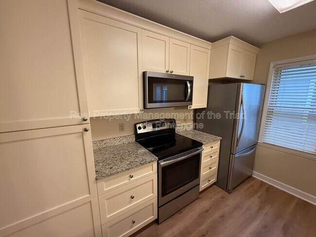 Foto del edificio - 230 Oakwood Ct