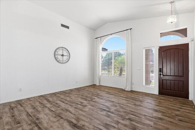 Building Photo - 4414 E Villa Rita Dr