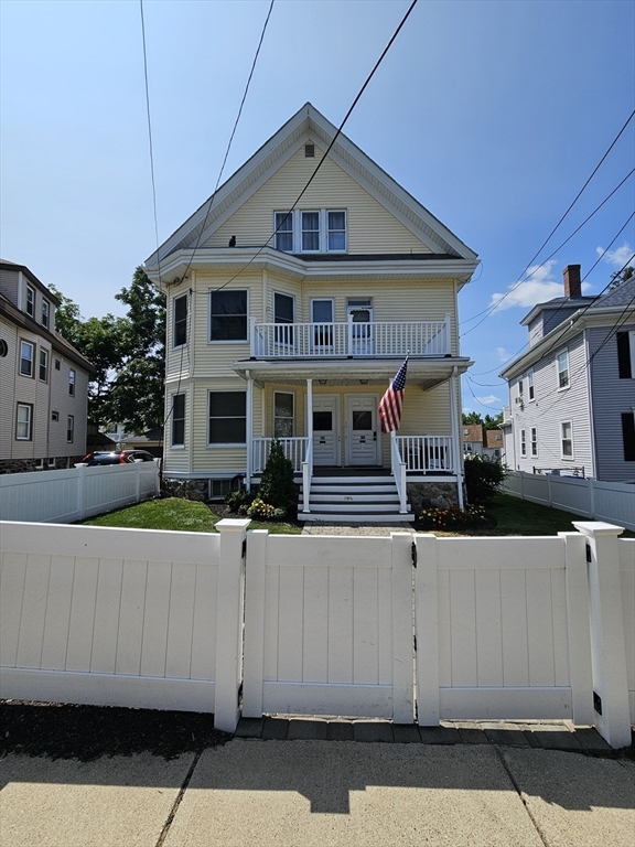 Primary Photo - 391 Crescent St