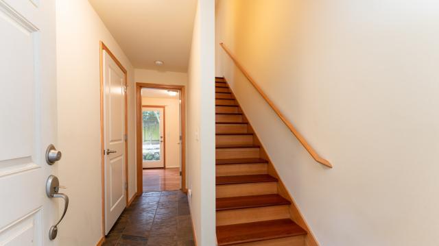 Building Photo - 2 bedroom in Seattle WA 98117