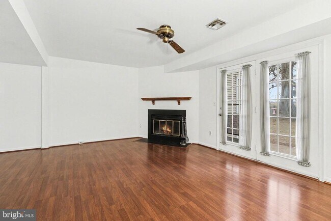 Foto del edificio - 503 Barrington Ct