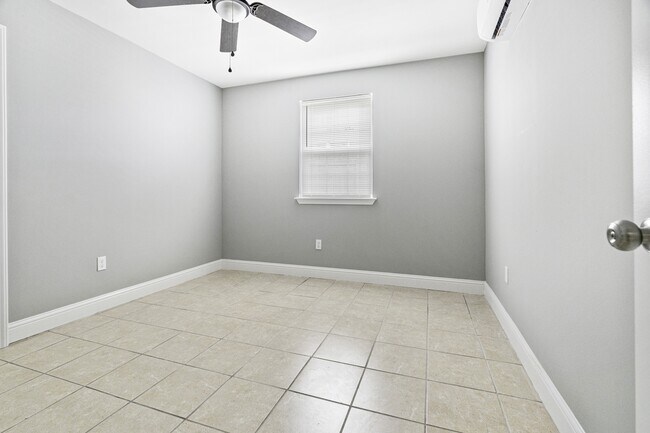 Foto del edificio - 8006 Trapier Ave