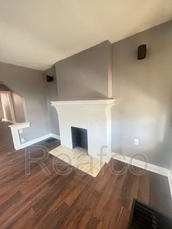 Foto del edificio - 289 N Burgess Ave