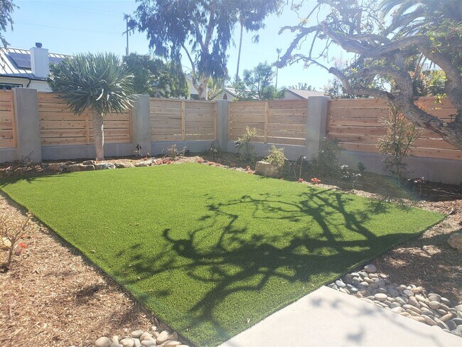 Foto del edificio - Modernized, 3BD/2BA House in Leucadia: Minutes to Beach, Town, YMCA!