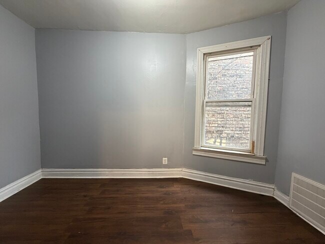 Foto del edificio - 3422 W Armitage Ave