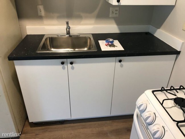 Foto del edificio - 112 Clinton Springs Ave