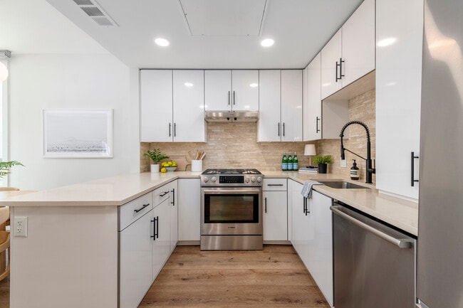 Building Photo - 555 Innes Ave