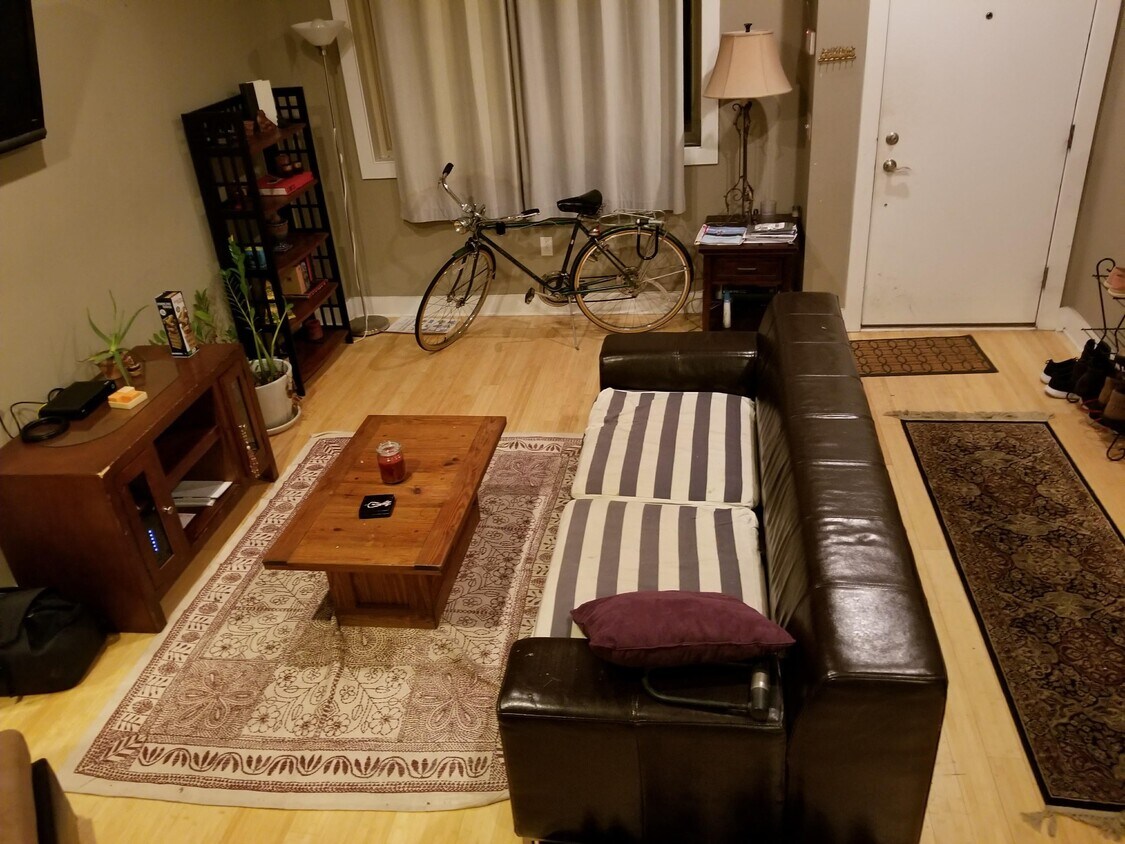 Living - 882 N Lawrence St