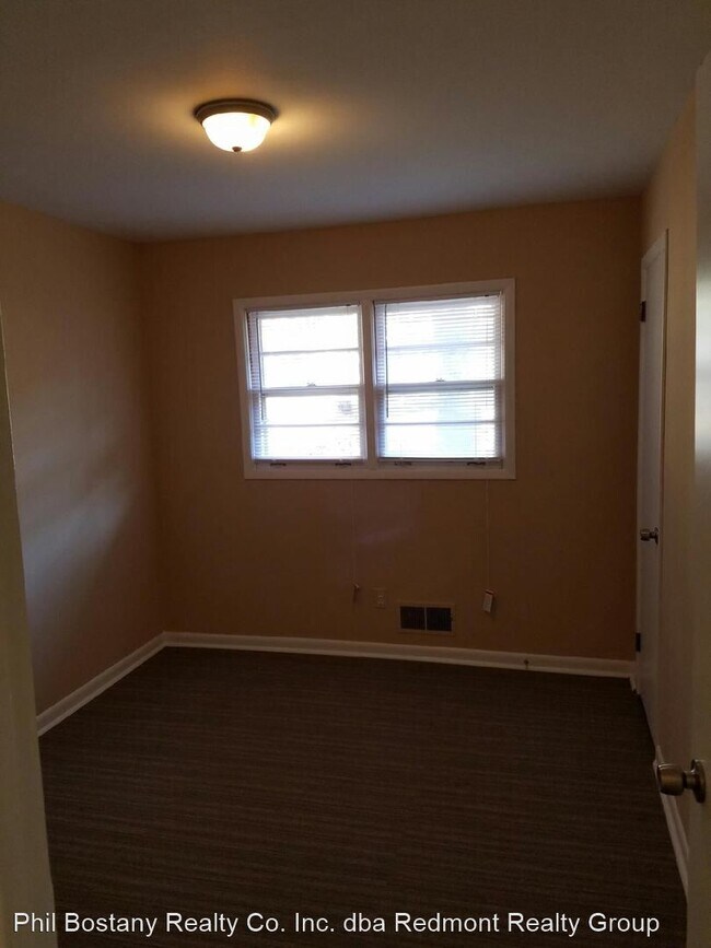 Building Photo - 3 br, 1 bath House - 1812 Damon Circle