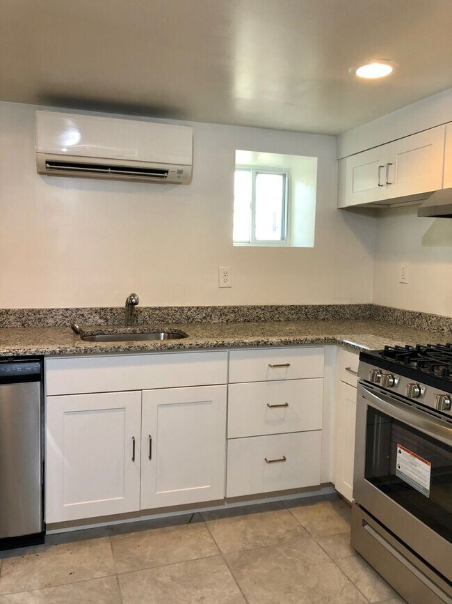 Foto del edificio - Must-see 1 Bedroom w/ Den Townhome in Wash...