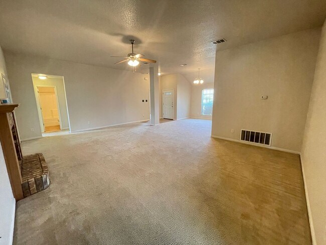 Foto del edificio - 4-Bedroom House for Rent in Killeen