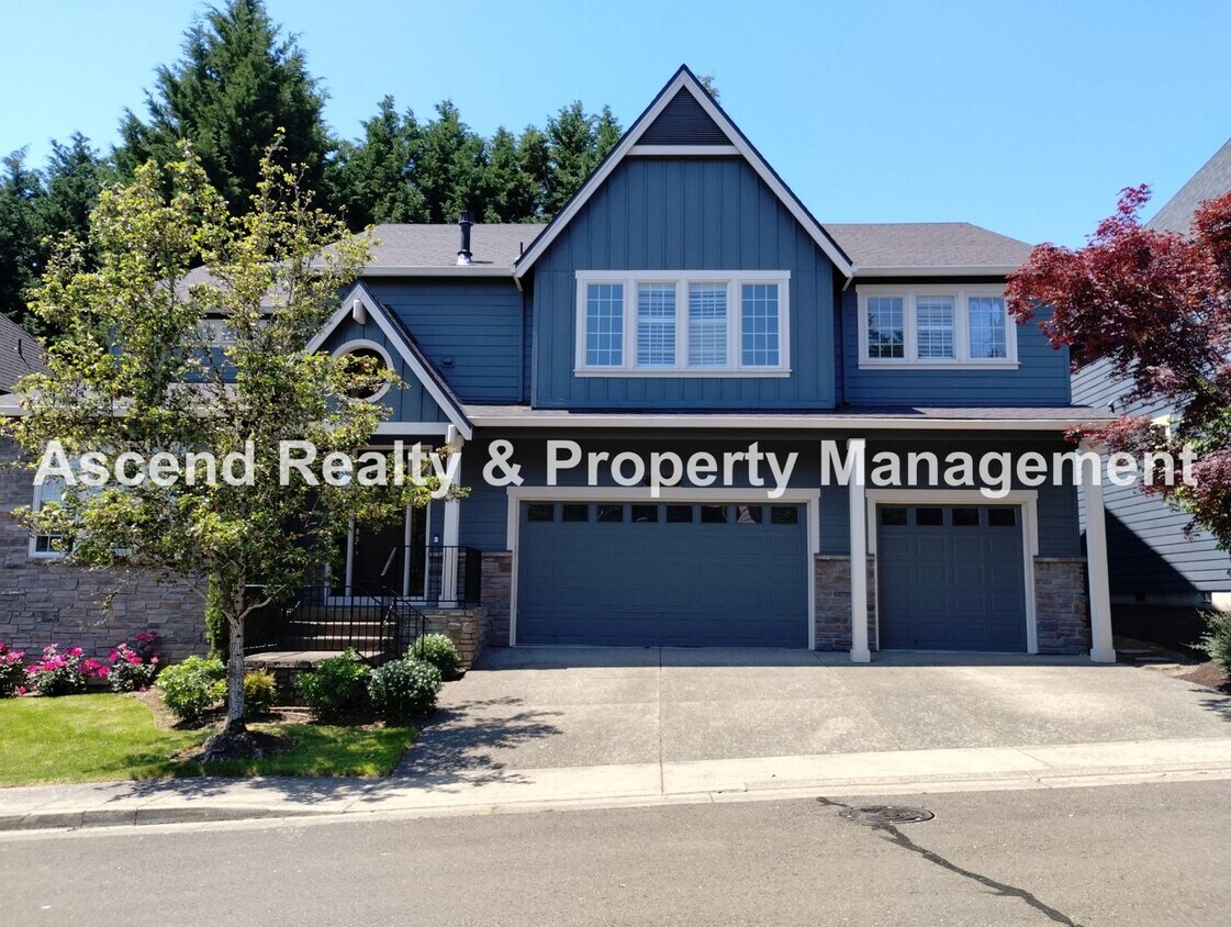 Primary Photo - Elegant & Spacious 4 Bed & Bonus Home Buil...