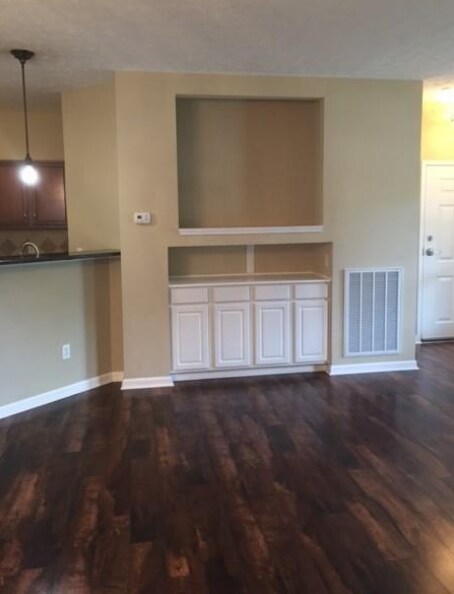Foto del edificio - 2 Bed, 2 Bath Condo with Tandem Garage