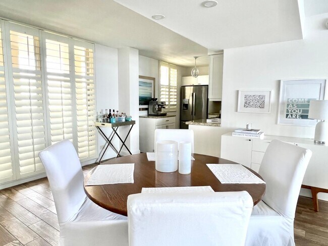 Foto del edificio - 132 Lakeshore Dr