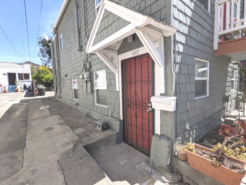 Primary Photo - 440 48th St