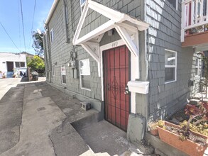Building Photo - 440 48th St