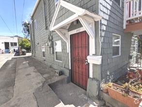 Building Photo - 440 48th St